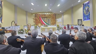 Cientos de duranguenses se congregaron en el Santuario de Nuestra Señora de Guadalupe para las tradicionales mañanitas a la Virgen de Guadalupe