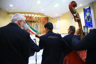 Cientos de duranguenses se congregaron en el Santuario de Nuestra Señora de Guadalupe para las tradicionales mañanitas a la Virgen de Guadalupe