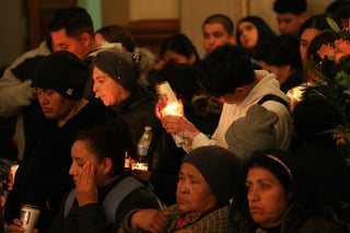 Cientos de duranguenses se congregaron en el Santuario de Nuestra Señora de Guadalupe para las tradicionales mañanitas a la Virgen de Guadalupe