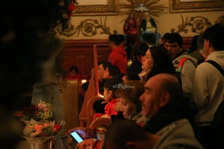 Cientos de duranguenses se congregaron en el Santuario de Nuestra Señora de Guadalupe para las tradicionales mañanitas a la Virgen de Guadalupe