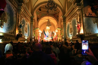 Cientos de duranguenses se congregaron en el Santuario de Nuestra Señora de Guadalupe para las tradicionales mañanitas a la Virgen de Guadalupe