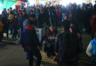 Cientos de duranguenses se congregaron en el Santuario de Nuestra Señora de Guadalupe para las tradicionales mañanitas a la Virgen de Guadalupe