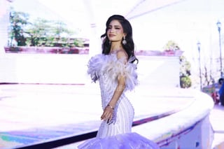 La acompañarán Alexandra Reyes y Korayma Díaz, ambas de Poanas, como princesa real y princesa, en los eventos conmemorativos del 462 aniversario de la fundación de la ciudad de Durango. La acompañarán Alexandra Reyes y Korayma Díaz, ambas de Poanas, como princesa real y princesa, en los eventos conmemorativos del 462 aniversario de la fundación de la ciudad de Durango.