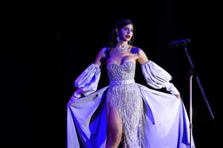 La acompañarán Alexandra Reyes y Korayma Díaz, ambas de Poanas, como princesa real y princesa, en los eventos conmemorativos del 462 aniversario de la fundación de la ciudad de Durango. La acompañarán Alexandra Reyes y Korayma Díaz, ambas de Poanas, como princesa real y princesa, en los eventos conmemorativos del 462 aniversario de la fundación de la ciudad de Durango.