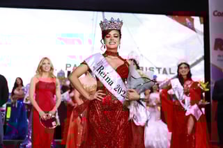 La acompañarán Alexandra Reyes y Korayma Díaz, ambas de Poanas, como princesa real y princesa, en los eventos conmemorativos del 462 aniversario de la fundación de la ciudad de Durango. La acompañarán Alexandra Reyes y Korayma Díaz, ambas de Poanas, como princesa real y princesa, en los eventos conmemorativos del 462 aniversario de la fundación de la ciudad de Durango.