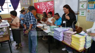 Sin incidentes mayores, hasta ahora, transcurre la primera etapa de las Elecciones Durango 2025. Miles de duranguenses salieron a las calles a ejercer su voto para elegir alcalde y la renovación del Poder Judicial.