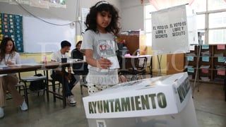 Sin incidentes mayores, hasta ahora, transcurre la primera etapa de las Elecciones Durango 2025. Miles de duranguenses salieron a las calles a ejercer su voto para elegir alcalde y la renovación del Poder Judicial.