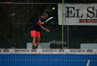 El Torneo de Pádel de El Siglo by Playdoit, confirma por qué es uno de los eventos deportivos más esperados en la ciudad de Durango; la intensidad y el nivel mostrado hasta el momento, augura una jornada de finales cargada de talento y estrategia, con el respaldo de una afición que ha respondido con entusiasmo.