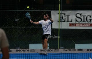 El Torneo de Pádel de El Siglo by Playdoit, confirma por qué es uno de los eventos deportivos más esperados en la ciudad de Durango; la intensidad y el nivel mostrado hasta el momento, augura una jornada de finales cargada de talento y estrategia, con el respaldo de una afición que ha respondido con entusiasmo.