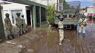 Realizan labores de limpieza en el fraccionamiento San Ángel, luego de las inundaciones por las fuertes lluvias registradas la tarde-noche de este sábado 6 de septiembre.