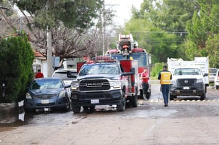 Realizan labores de limpieza en el fraccionamiento San Ángel, luego de las inundaciones por las fuertes lluvias registradas la tarde-noche de este sábado 6 de septiembre.