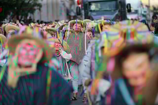 Durango se vistió de fiesta con el tradicional desfile de la XXI edición del Festival del Mariachi, su Charrería y Danza, que recorrió la avenida 20 de Noviembre y llenó de música, color y alegría el corazón de la ciudad.