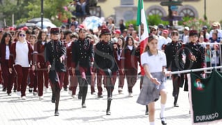 Desfile por anivarsario 215 de la Independencia de México