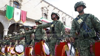 Desfile por anivarsario 215 de la Independencia de México