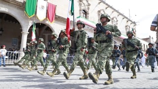 Desfile por anivarsario 215 de la Independencia de México