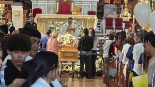 El recinto duranguense se vio repleto por decenas de personas que acompañaron a los familiares.