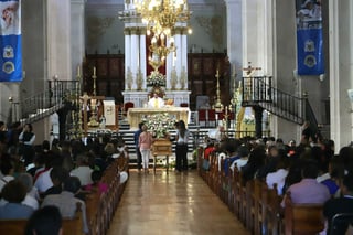 El recinto duranguense se vio repleto por decenas de personas que acompañaron a los familiares.