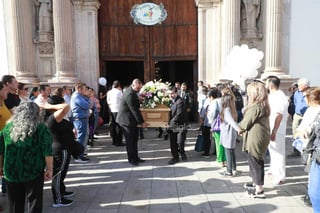 El recinto duranguense se vio repleto por decenas de personas que acompañaron a los familiares.