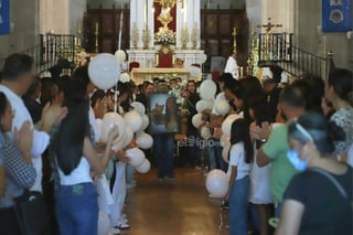 El recinto duranguense se vio repleto por decenas de personas que acompañaron a los familiares.