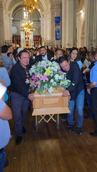 El recinto duranguense se vio repleto por decenas de personas que acompañaron a los familiares.