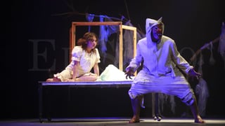 La compañía duranguense Teatro Cuerda Floja presentó este miércoles la penúltima función de “El pozo de los mil demonios”, una obra inspirada en el texto original de la dramaturga Maribel Carrasco, considerada una de las más significativas en su trayectoria. El montaje se llevó a cabo en el Teatro de la Juventud, ubicado al interior del Parque Guadiana, donde a lo largo de la semana se ofrecieron varias funciones con gran interés por el público.