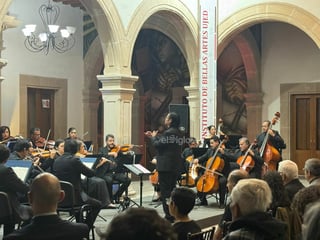 La Orquesta de Cámara de la UJED revivió al compositor argentino Astor Piazzolla en su concierto homenaje en Bellas Artes con un recinto lleno, a ocho años de haberlo presentado por primera vez.