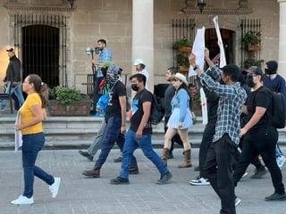 Generación Z de Durango se reunió para dar paso a la marcha que exige mayor seguridad en el país y otras necesidades, además de mostrar su indignación contra partidos políticos.