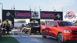 El debut del club automotriz femenino reunió camionetas clásicas y modernas, música en vivo y un ambiente familiar.