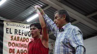 Así se vivió el arranque del evento conmemorativo del 35 aniversario del Gimnasio de Box El Refugio, un espacio que desde su fundación en 1990 por el exboxeador Julio Aguilar Zamarripa se convirtió en la llamada Catedral del Box en Durango.