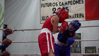 Así se vivió el arranque del evento conmemorativo del 35 aniversario del Gimnasio de Box El Refugio, un espacio que desde su fundación en 1990 por el exboxeador Julio Aguilar Zamarripa se convirtió en la llamada Catedral del Box en Durango.