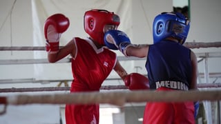 Así se vivió el arranque del evento conmemorativo del 35 aniversario del Gimnasio de Box El Refugio, un espacio que desde su fundación en 1990 por el exboxeador Julio Aguilar Zamarripa se convirtió en la llamada Catedral del Box en Durango.