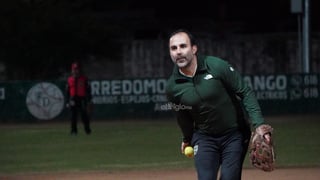 La convivencia de Slow Pitch amistoso en la cancha del Carita Medina dejó imágenes llenas de sonrisas, batazos y camaradería, un reflejo de cómo el deporte se convierte en punto de encuentro y celebración comunitaria.