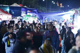 Cientos de duranguenses se congregaron en el Santuario de Nuestra Señora de Guadalupe para las tradicionales mañanitas a la Virgen de Guadalupe