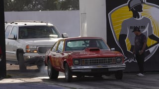 El rugido de los motores volvió a encender la pista del Autódromo Durango este domingo 14 de diciembre con la segunda jornada del Campeonato Bracket 1/8 de milla. Desde el mediodía, pilotos locales y foráneos se enfrentaron en duelos de aceleración que dejaron milésimas de diferencia y grandes postales para la afición. La adrenalina, la precisión y la potencia marcaron una jornada vibrante que cerró el fin de semana con espectáculo y emoción.