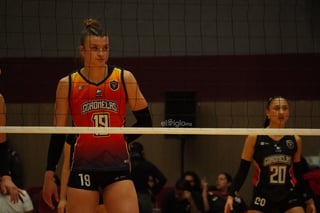 Las coterráneas sostuvieron el ritmo en los momentos decisivos y resolvieron el duelo con control en el set definitivo.