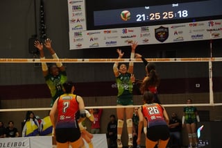 Las coterráneas sostuvieron el ritmo en los momentos decisivos y resolvieron el duelo con control en el set definitivo.