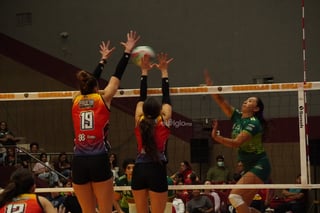 Las coterráneas sostuvieron el ritmo en los momentos decisivos y resolvieron el duelo con control en el set definitivo.