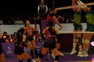 Las coterráneas sostuvieron el ritmo en los momentos decisivos y resolvieron el duelo con control en el set definitivo.