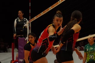 Las coterráneas sostuvieron el ritmo en los momentos decisivos y resolvieron el duelo con control en el set definitivo.