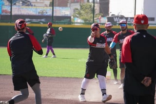 Caliente de Durango arranca pretemporada con sesión de pitchers y catchers