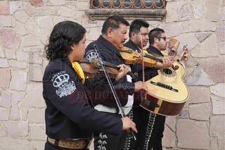 La Colonia Juan Lira Bracho marcó este 5 de abril el 40 aniversario luctuoso de Juan Lira Bracho con una misa en el Templo de Santa Cecilia, en una jornada que también coincidió con las cuatro décadas de la fundación del asentamiento creado en 1986 y que, desde entonces, ha sostenido en su nombre y en su historia un punto de identidad y cohesión para la zona oriente de Durango.