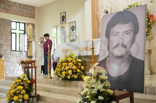 La Colonia Juan Lira Bracho marcó este 5 de abril el 40 aniversario luctuoso de Juan Lira Bracho con una misa en el Templo de Santa Cecilia, en una jornada que también coincidió con las cuatro décadas de la fundación del asentamiento creado en 1986 y que, desde entonces, ha sostenido en su nombre y en su historia un punto de identidad y cohesión para la zona oriente de Durango.