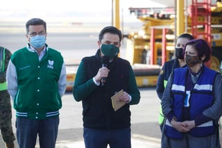 Califican de 'minoría' a quienes buscan vacunarse contra COVID mediante influencias