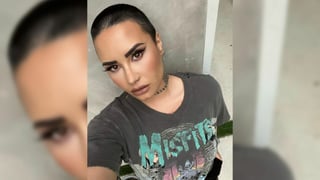 Con nuevo aspecto, Demi Lovato asiste al 'funeral de su música pop'