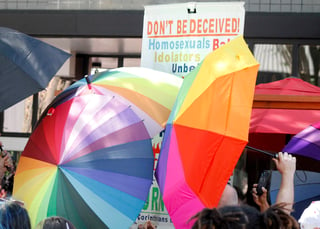 Análisis muestra que una ley en Florida alimenta el odio anti LGBTQ en internet