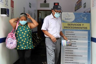 Critican comentarios de López-Gatell contra consultorios de farmacias en México