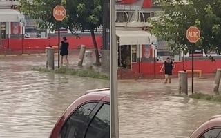 VIDEO: Mujer ‘arriesga su vida’ en inundación para salir a comprar una Coca-Cola