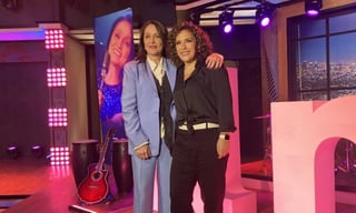 Angélica Vale cumple el sueño de cantar con Daniela Romo 