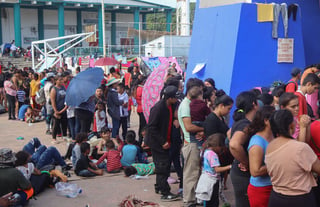 AMLO acusa a traficantes de personas de organizar caravanas migrantes