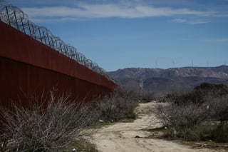 AMLO prevé que Trump deje la construcción del muro fronterizo